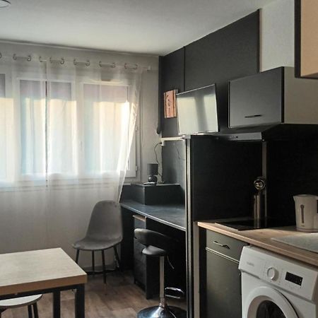 Pontaumur Appartement T1 Proche De Vulcania מראה חיצוני תמונה