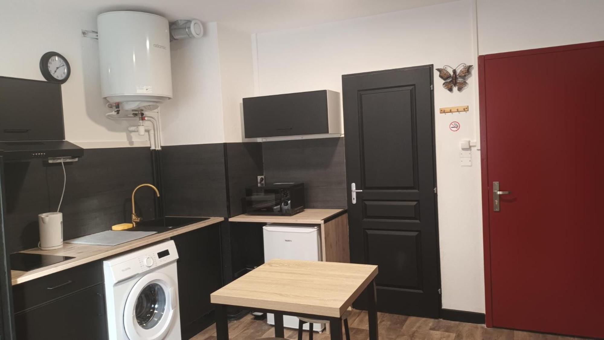 Pontaumur Appartement T1 Proche De Vulcania מראה חיצוני תמונה
